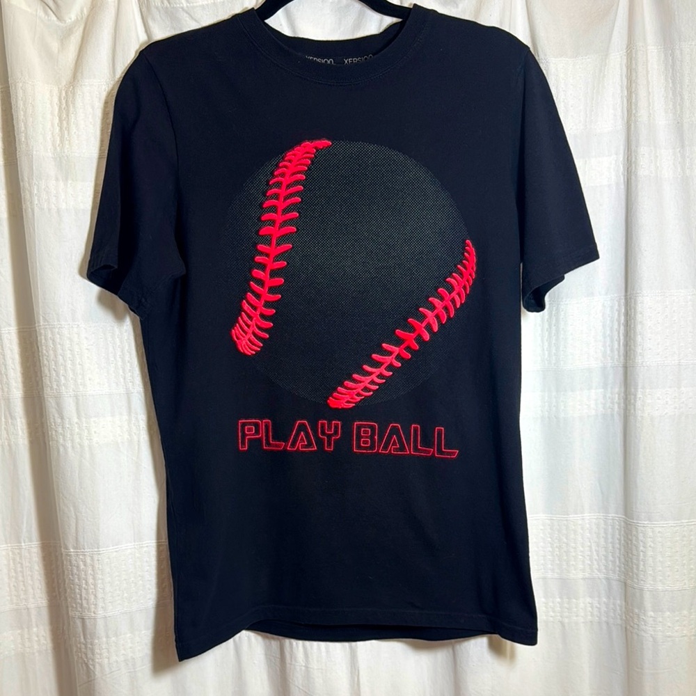 Xersion Youth Black T-Shirt with Red Baseball Design Size 18/20.